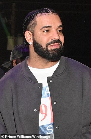 VIEJO ENEMIGO: Drake (en la foto del 26 de septiembre) criticó al rapero retirado Joe Budden por invitarlo a salir 